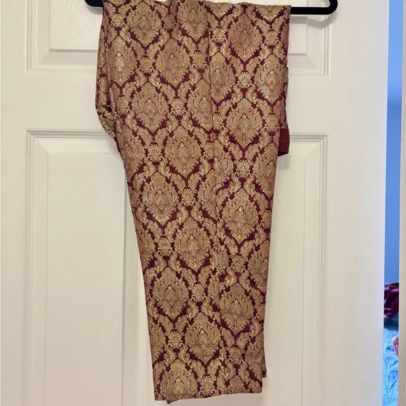 Sana Safinaz Velvet Embroidered Maroon and Gold Shalwaar Kameez - Picture 5 of 6